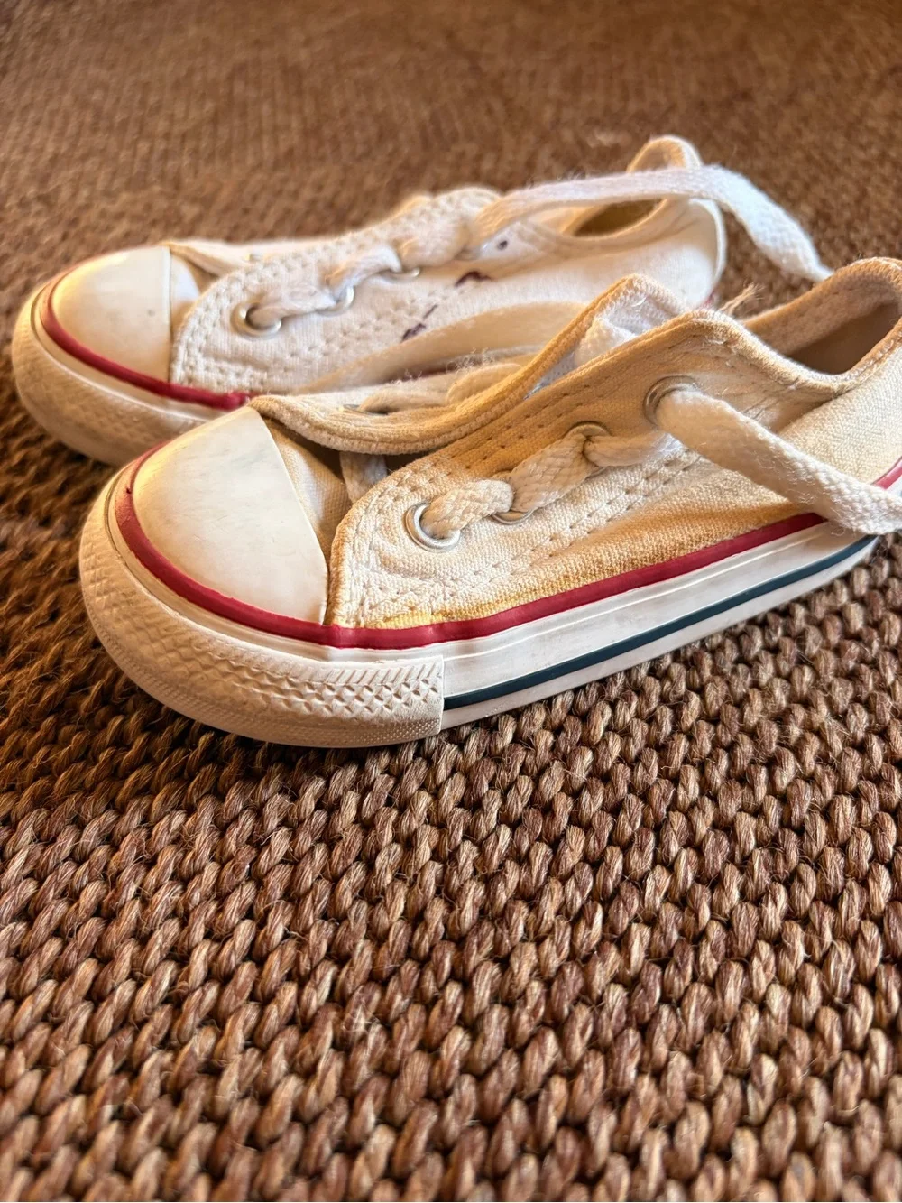 Converse Kids White Canvas Low-Top Sneakers with Red Stripe